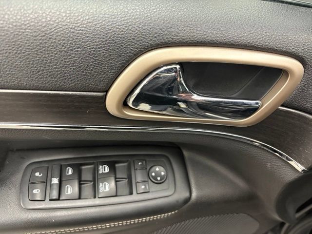 Used 2015 Jeep Grand Cherokee Limited AWD/4WD image 15