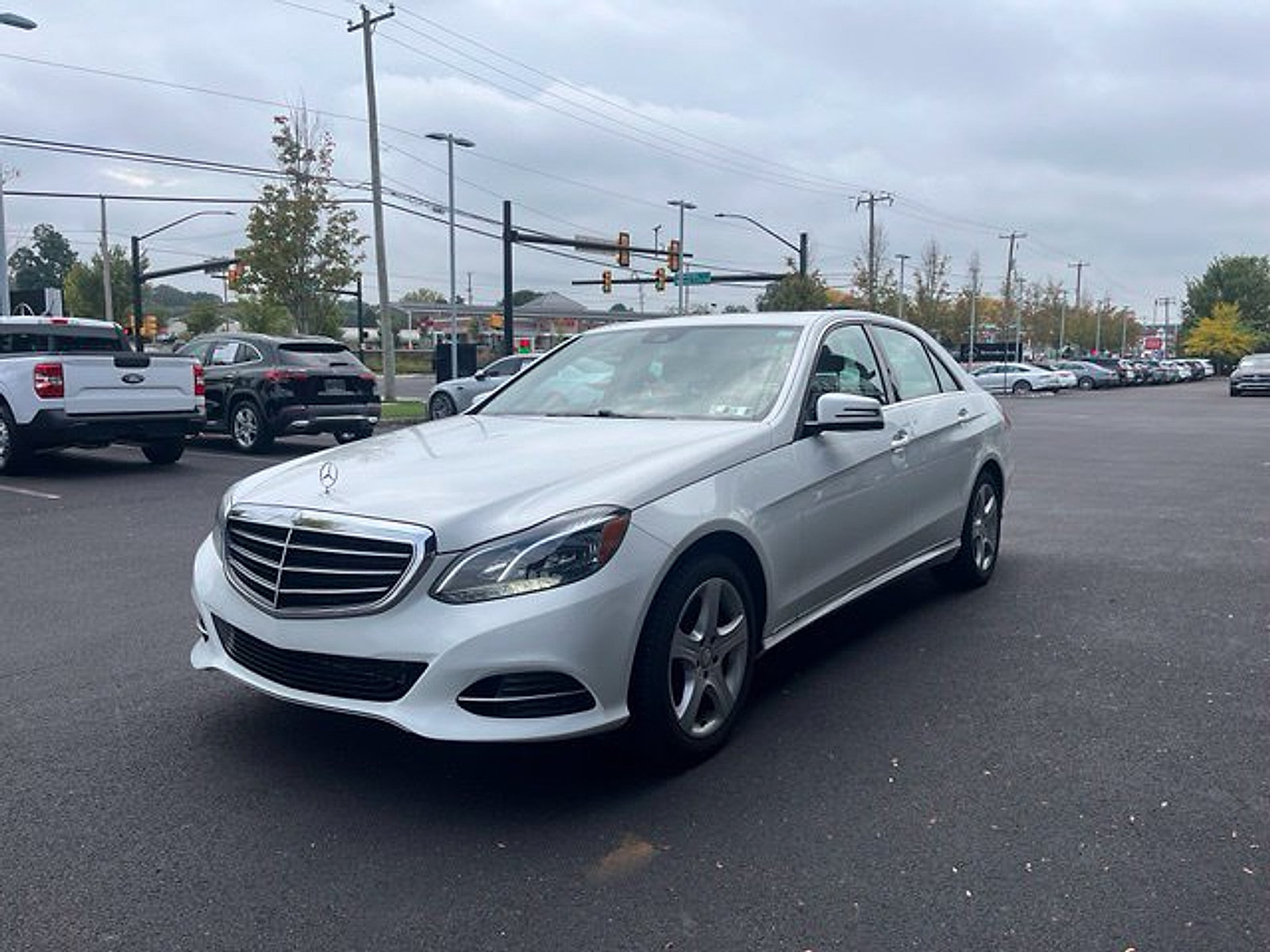 Used 2015 Mercedes-Benz E 350 4MATIC Sedan image 3