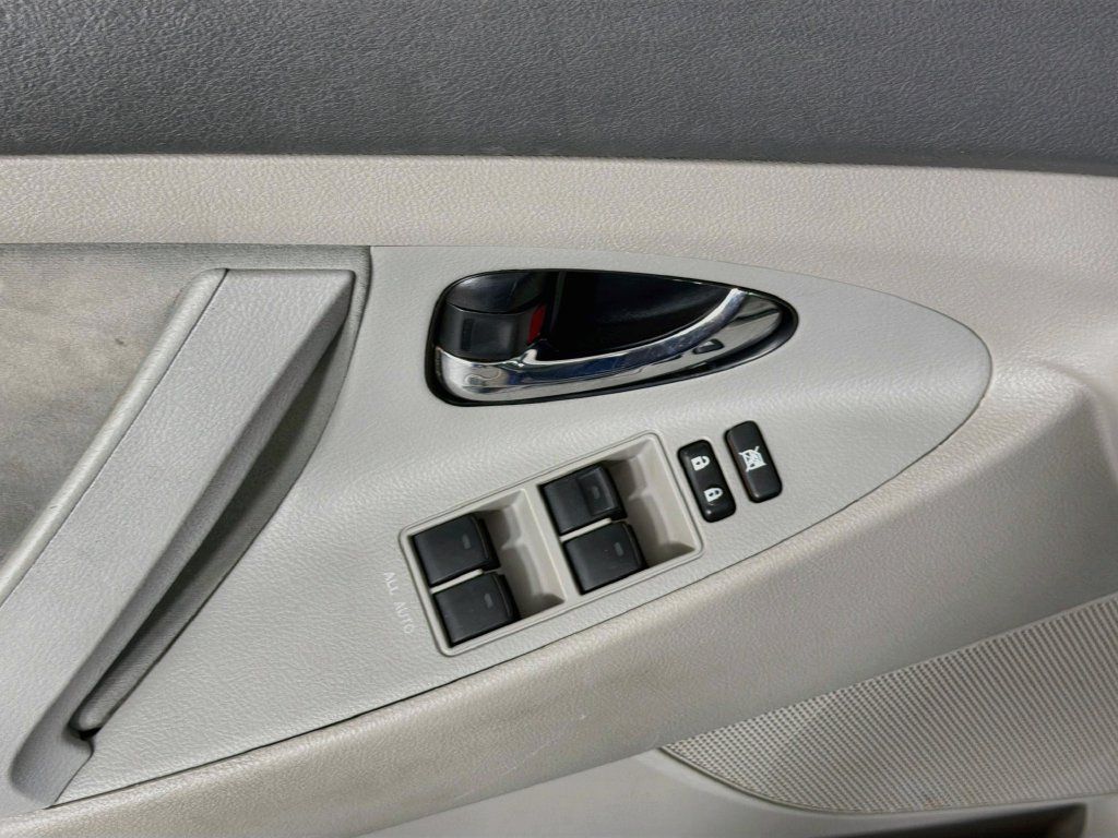 Used 2010 Toyota Camry LE FWD image 17