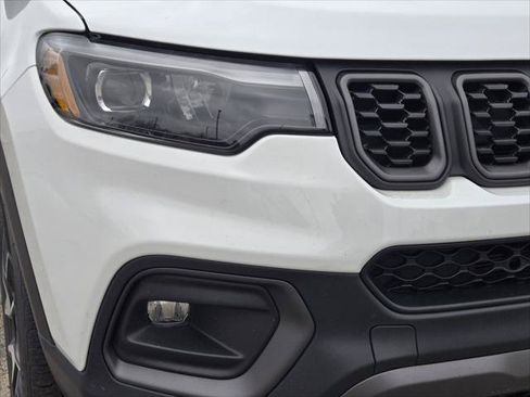 Certified 2025 Jeep Compass Trailhawk w/ Trailhawk Elite Group AWD/4WD image 3
