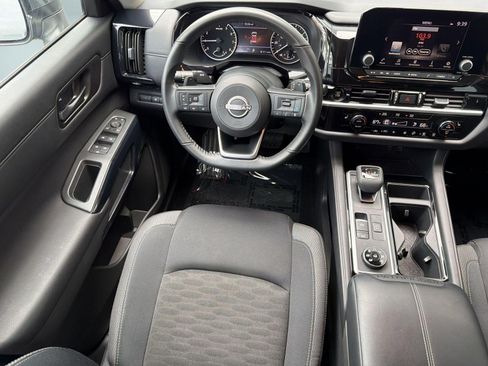 Used 2025 Nissan Pathfinder SV AWD/4WD image 29