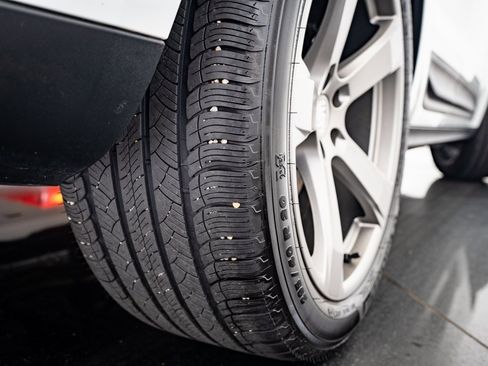 Certified 2024 Porsche Macan image 40