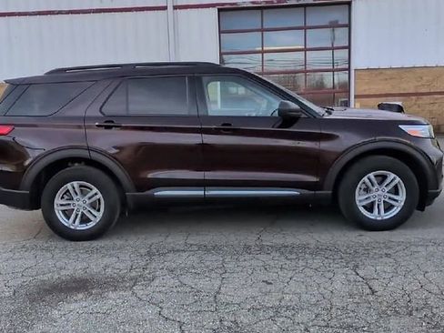 Used 2023 Ford Explorer XLT w/ Equipment Group 202A image 9