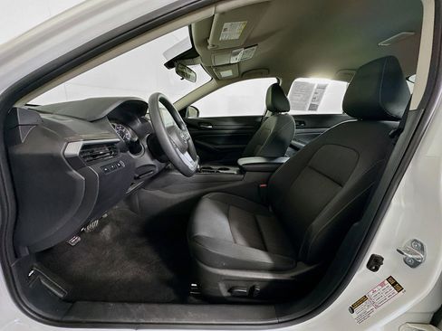 Used 2025 Nissan Altima 2.5 SV image 13