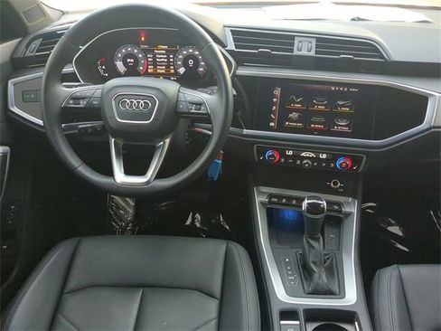 Used 2022 Audi Q3 2.0T Premium Plus w/ Premium Plus Package image 14