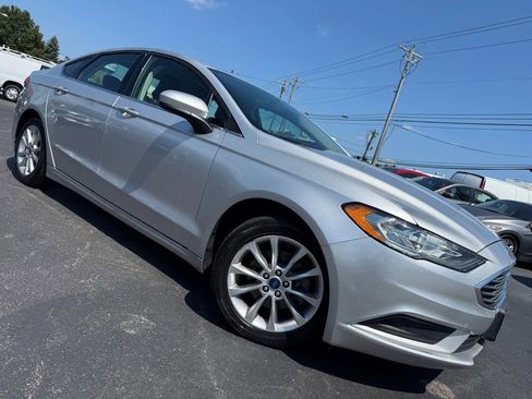 Used 2017 Ford Fusion SE w/ Fusion SE Technology Package image 54