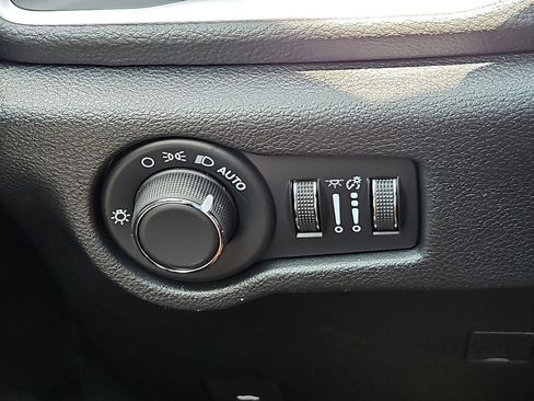 New 2027 Chrysler Pacifica Select FWD image 24