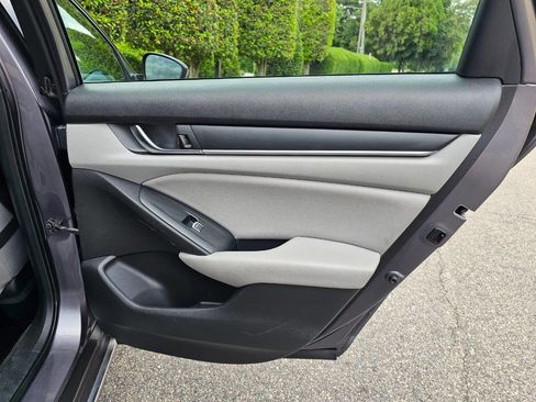 Used 2018 Honda Accord EX image 27
