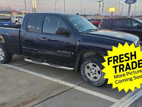 Used 2007 Chevrolet Silverado 1500 LT w/ 1LT Convenience Package image 2