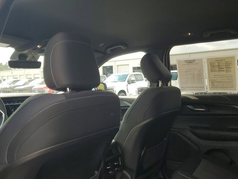 Used 2025 Jeep Grand Cherokee Laredo image 13