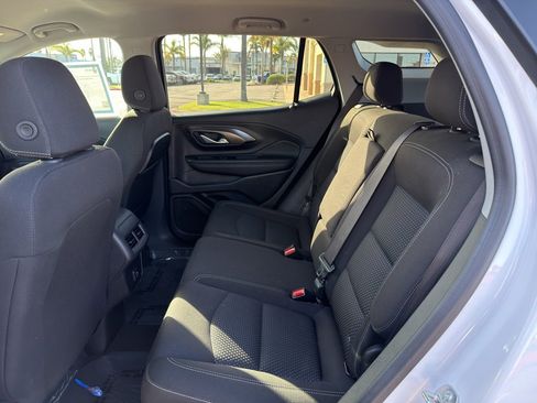 Used 2024 GMC Terrain SLE image 9