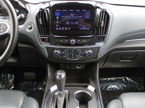 Used 2020 Chevrolet Traverse LT w/ Driver Confidence II Package image 17