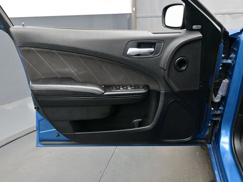 Used 2023 Dodge Charger SXT w/ Blacktop Package image 9