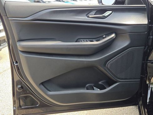 New 2025 Jeep Grand Cherokee L Laredo image 22