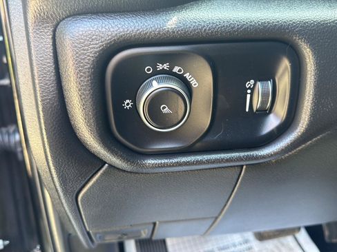 Used 2024 RAM 2500 Tradesman w/ Chrome Appearance Group AWD/4WD image 17
