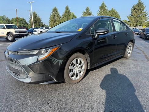Used 2022 Toyota Corolla LE FWD image 2