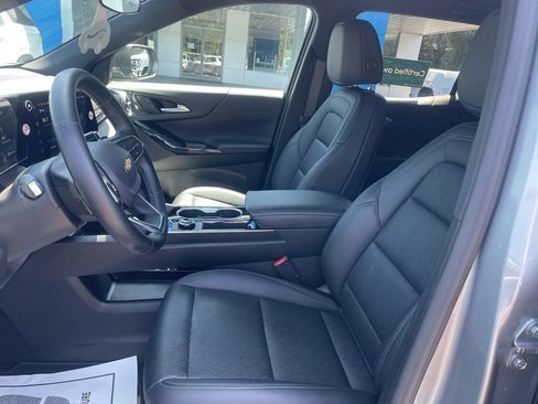 Certified 2026 Chevrolet Equinox LT w/ Convenience Package II FWD image 11