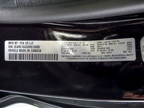 Used 2025 Chrysler Pacifica Limited FWD image 36