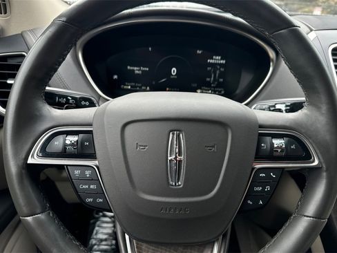Used 2019 Lincoln Nautilus Select image 22