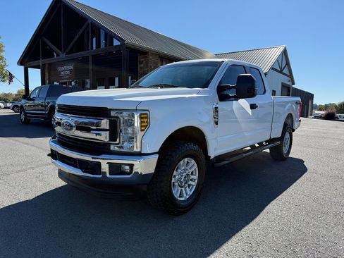 Used 2019 Ford F250 XLT w/ XLT Value Package image 2