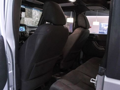 Used 2018 Jeep Wrangler Unlimited Sport S image 32