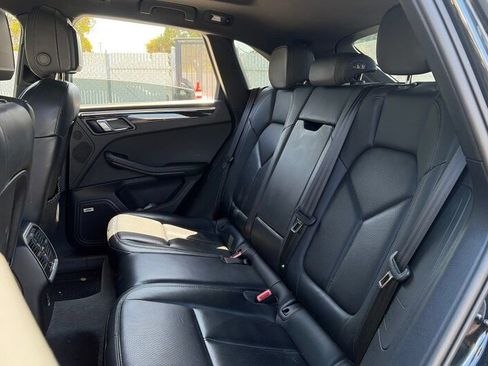 Used 2023 Porsche Macan AWD/4WD image 9