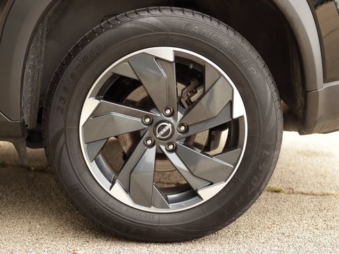 Used 2024 Nissan Rogue SV AWD/4WD image 32