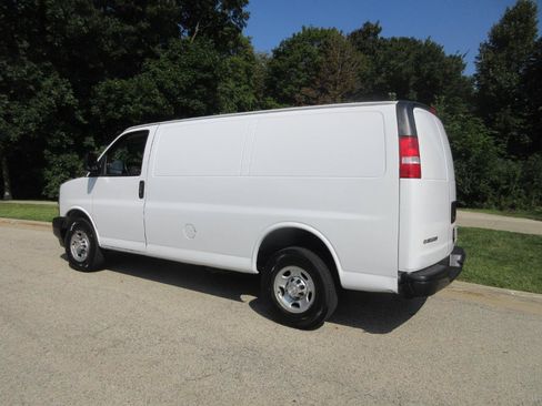 Used 2021 Chevrolet Express 2500 w/ Driver Convenience Package RWD image 25