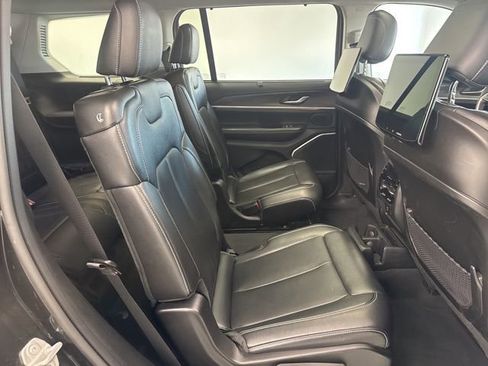 Used 2023 Jeep Grand Cherokee L Limited w/ Luxury Tech Group II image 31