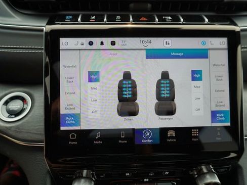 Used 2024 Jeep Grand Cherokee Overland w/ Advanced Protech Group III image 29