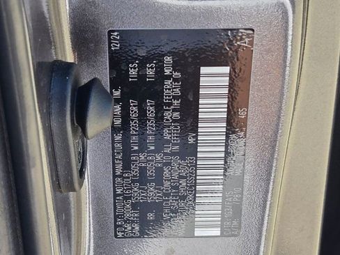 Used 2025 Toyota Sienna LE image 33