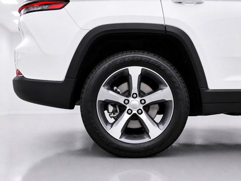 Used 2023 Jeep Grand Cherokee 4WD 4xe image 7