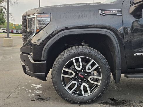 Used 2024 GMC Sierra 1500 AT4 w/ Technology Package AWD/4WD image 6