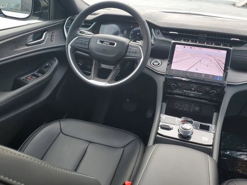 New 2025 Jeep Grand Cherokee Limited image 13