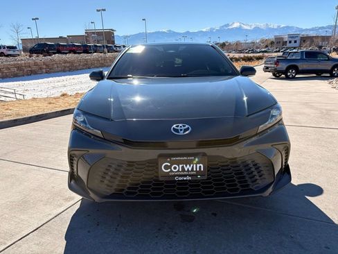 Used 2025 Toyota Camry SE w/ Convenience Package image 2