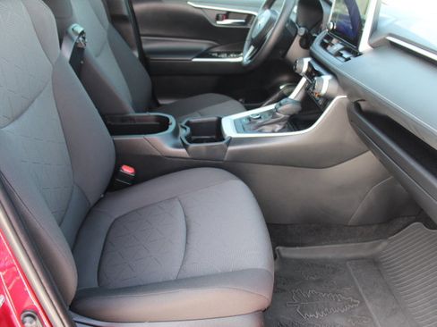 Used 2024 Toyota RAV4 XLE w/ Convenience Package image 20