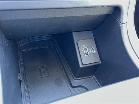 Used 2024 Ford Edge SEL w/ Convenience Package image 35