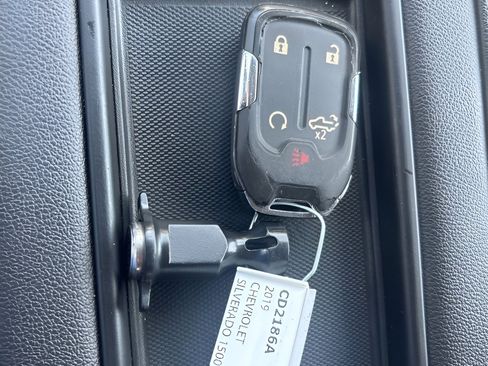 Used 2019 Chevrolet Silverado 1500 LT Trail Boss AWD/4WD image 26