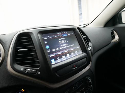 Used 2015 Jeep Cherokee Latitude w/ Comfort/Convenience Group image 6