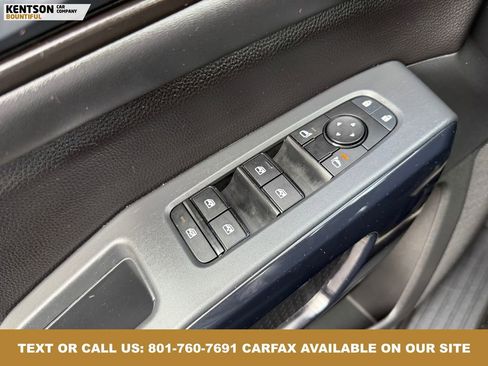 Used 2025 Nissan Pathfinder SV image 23