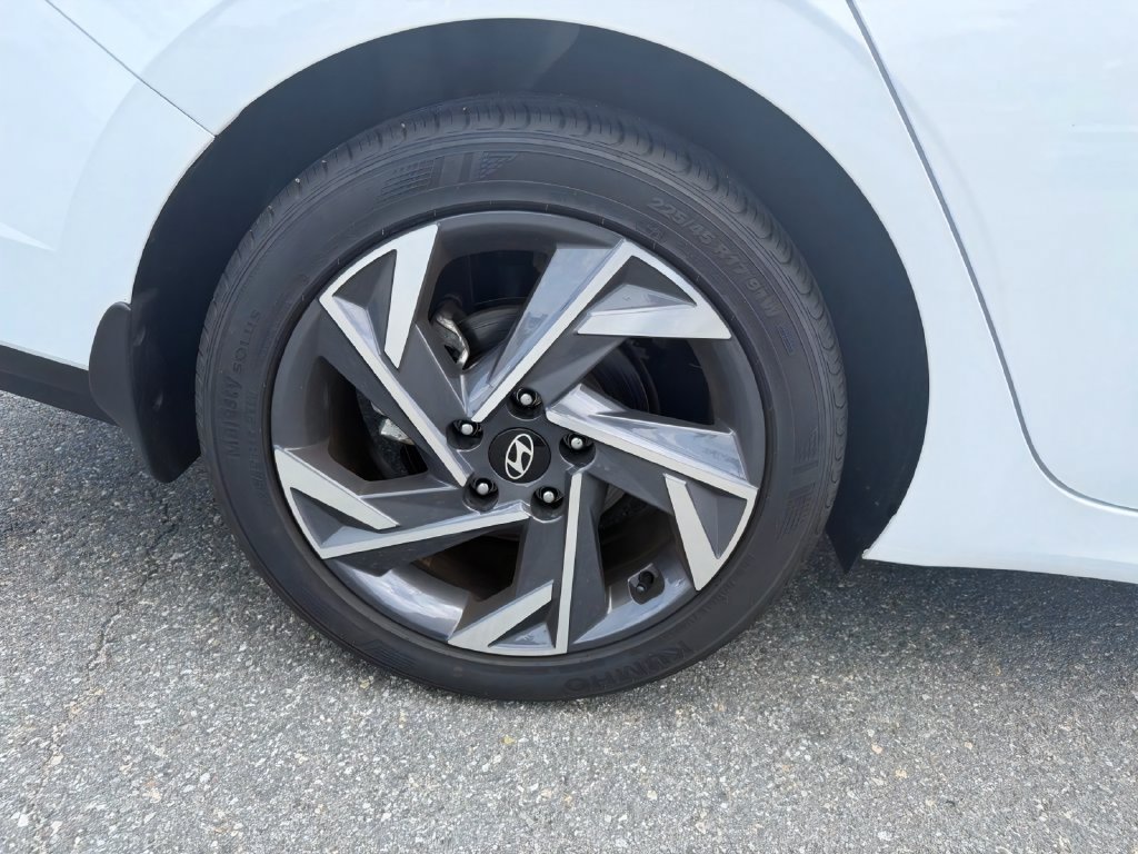 Used 2025 Hyundai Elantra Sport FWD image 34