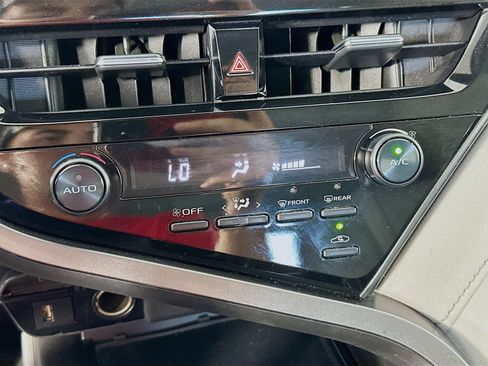Used 2021 Toyota Camry SE FWD image 15