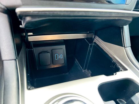 Used 2020 Ford Explorer XLT image 38