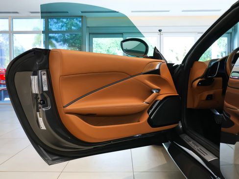 Used 2025 Ferrari Roma Spider RWD image 16