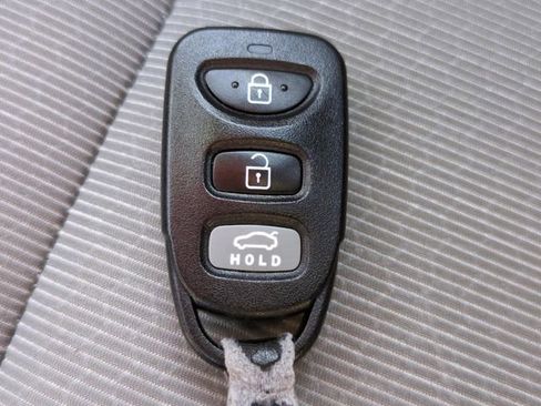 Used 2017 Hyundai Elantra SE image 30