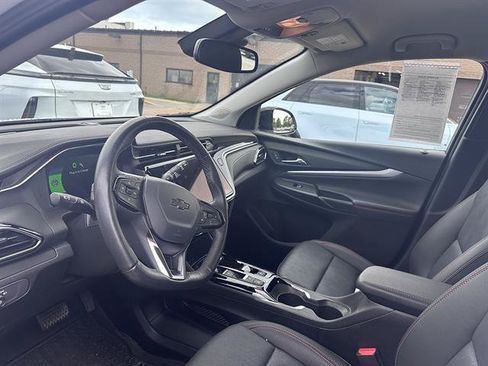 Used 2023 Chevrolet Bolt EUV LT w/ Convenience Package FWD image 4