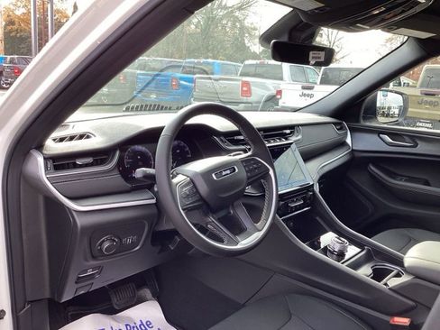 New 2025 Jeep Grand Cherokee Laredo image 29