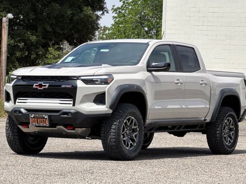 New 2026 Chevrolet Colorado ZR2 w/ Technology Package AWD/4WD image 8