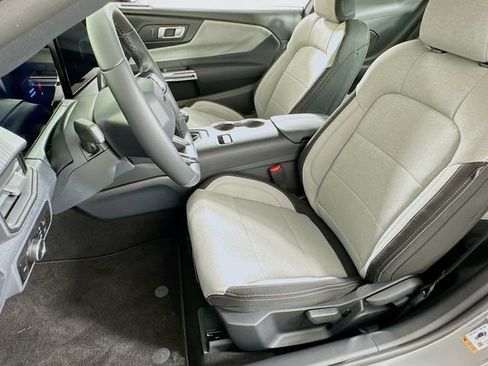 Used 2025 Ford Mustang GT RWD image 9