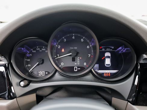 Certified 2025 Porsche Macan image 15